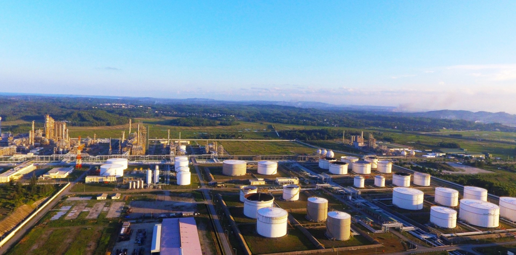 Công nghiệp lọc hóa dầu giữ vai trò hạt nhân phát triển kinh tế của Quảng Ngãi.