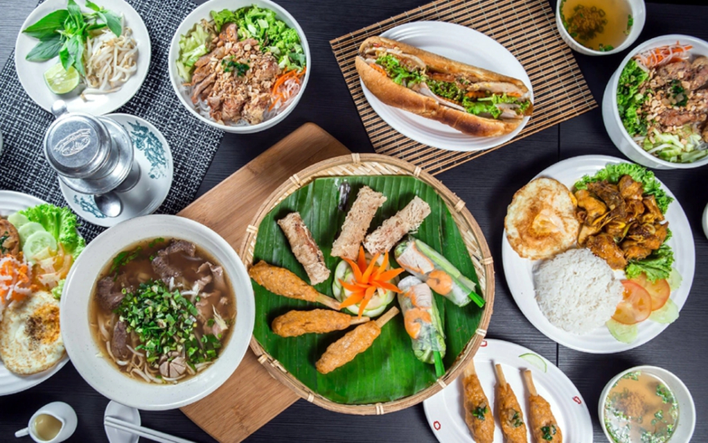 Việt Nam lọt top 4 quốc gia có nền ẩm thực hấp dẫn nhất thế giới năm 2025 
