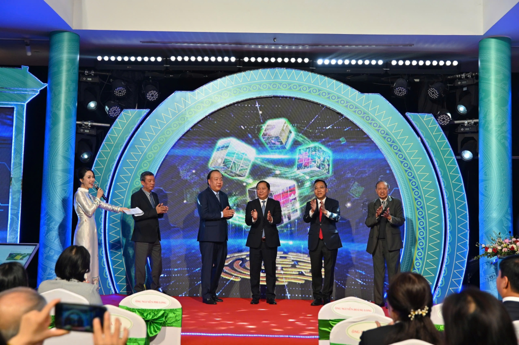 Các đại biểu tham dự lễ khai mạc - Ảnh: DMS