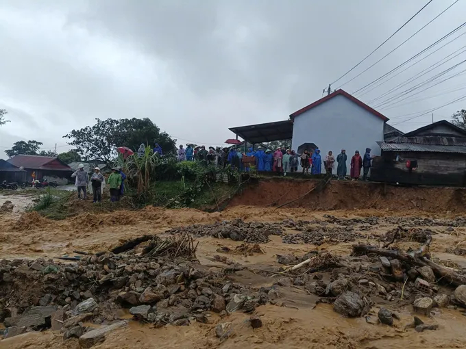 Nhà dân xã Đăk Plô nằm trong vùng sạt lở