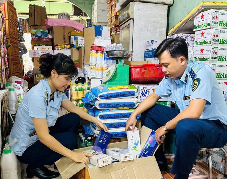 Nhiều vụ vi phạm về nhãn hiệu, hàng không rõ xuất xứ… được lực lượng chức năng tỉnh Quảng Ngãi phát hiện và xử lý. Ảnh: QLTT Quảng Ngãi.