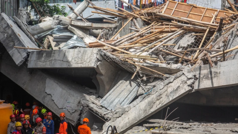 Indonesia thông báo thương vong trong vụ sập nhà cầu nguyện