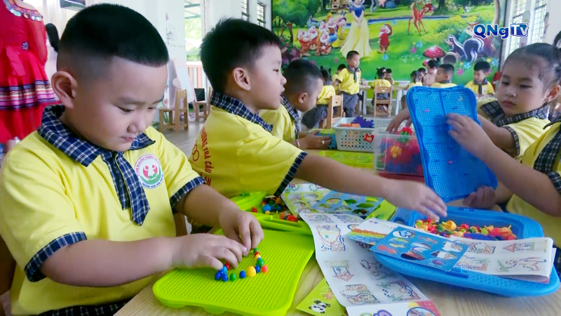 Bàn giao thư viện thân thiện và thư viện đồ chơi cho các trường học