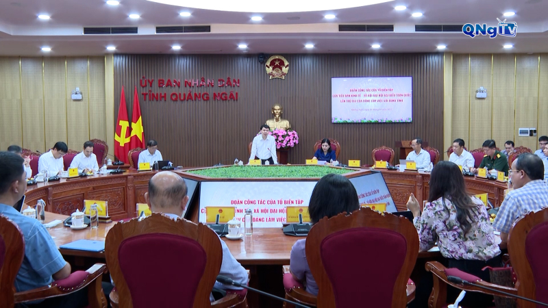 Tổ Bi&ecirc;n tập Tiểu ban Kinh tế - X&atilde; hội Đại hội XIV của Đảng l&agrave;m việc tại Quảng Ng&atilde;i