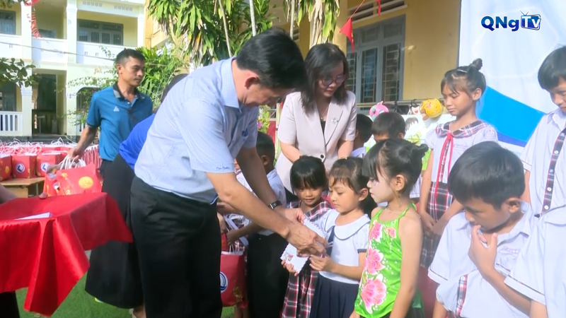 "Vui hội trăng rằm" tại Trường Tiểu học Ba Cung