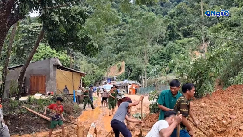 Tuyến đường độc đạo đi Cửa khẩu Quốc tế Nậm Cắn tê liệt