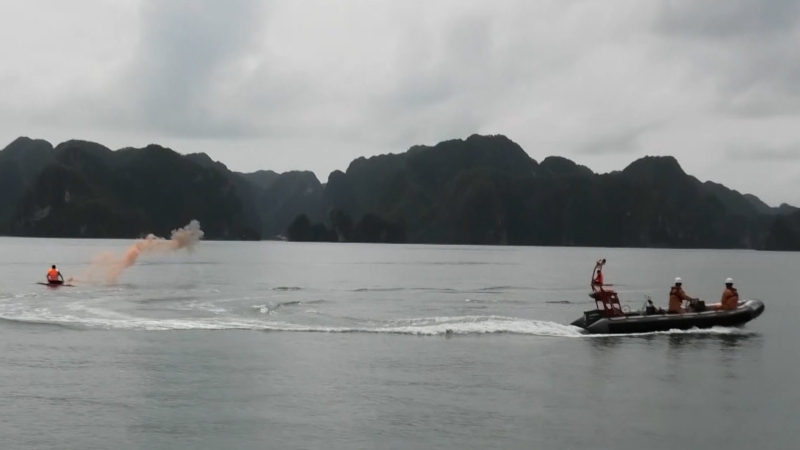 Vùng Cảnh sát biển 1 phối hợp luyện tập tìm kiếm cứu hộ trên biển