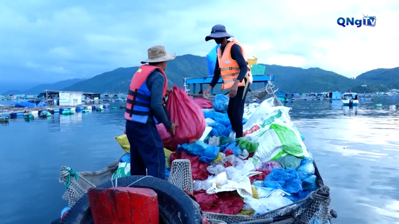 Chung tay bảo vệ môi trường vịnh Vũng Rô