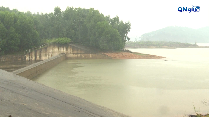 Khẩn trương bảo vệ công trình thủy lợi trước mưa lớn bão số 11