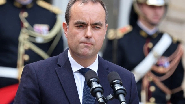 Thủ tướng Pháp từ chức sau chưa đầy một tháng