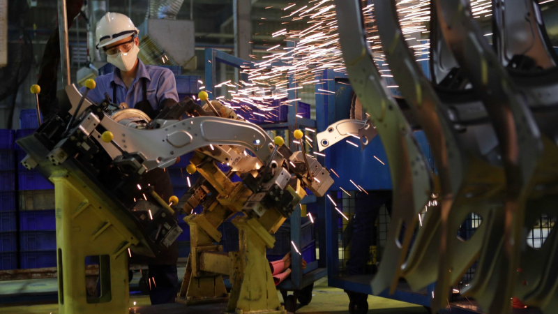 Nỗ lực vượt kh&oacute;, nền kinh tế tăng tốc về đ&iacute;ch