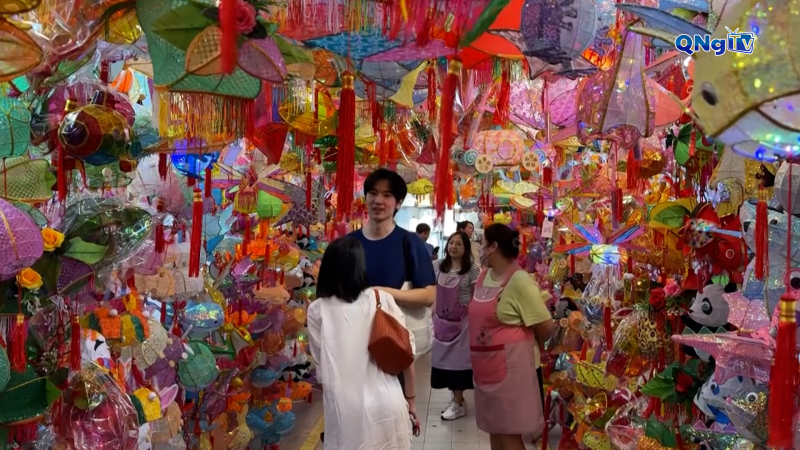 Người giữ lửa nghề làm đèn lồng truyền thống tại Hong Kong (Trung Quốc)