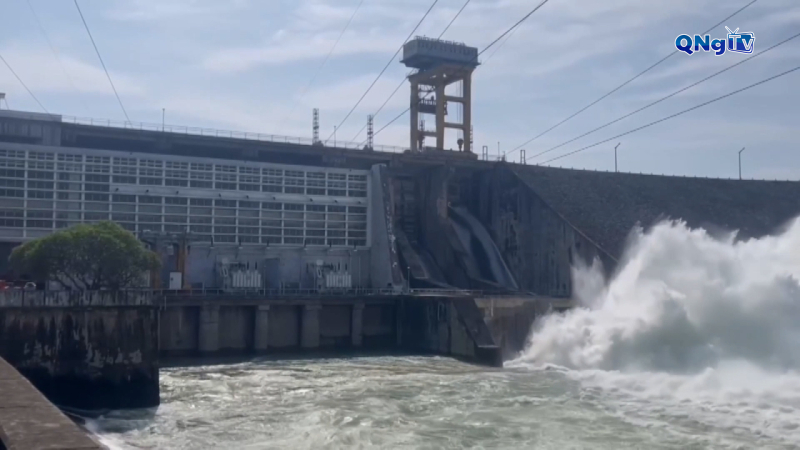 Thuỷ điện Thác Bà đóng toàn bộ cửa xả