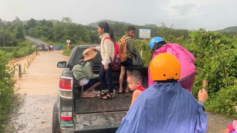 Hiểm họa r&igrave;nh rập từ những cầu tr&agrave;n ở v&ugrave;ng cao Quảng Ng&atilde;i