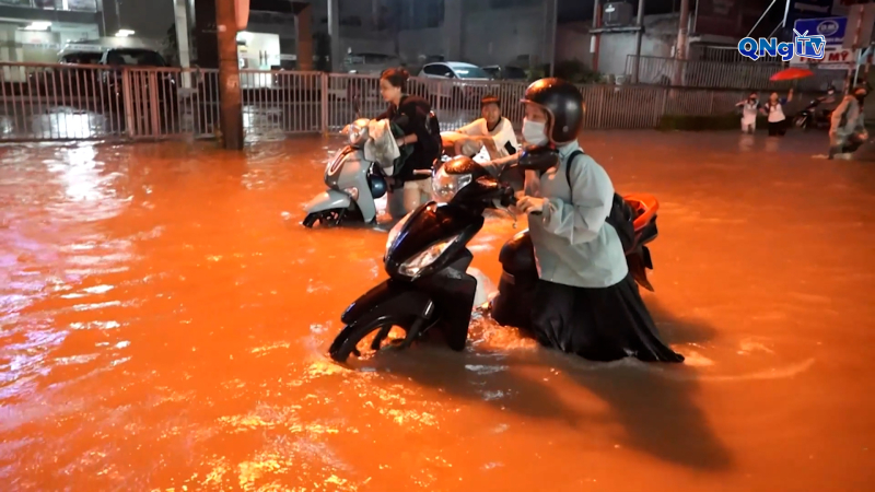 Triều cường tại Cần Thơ tiến sát mức kỷ lục