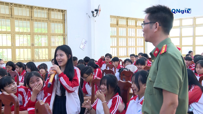 Chiến dịch  “Không một mình”, “cùng nhau an toàn trực tuyến”