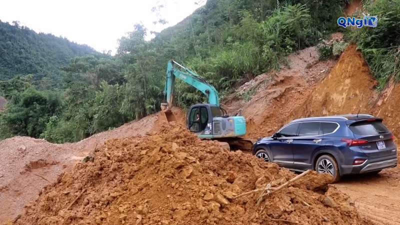 Tỉnh lộ 433 bị sạt lở, nhiều xã vùng cao Phú Thọ bị cô lập