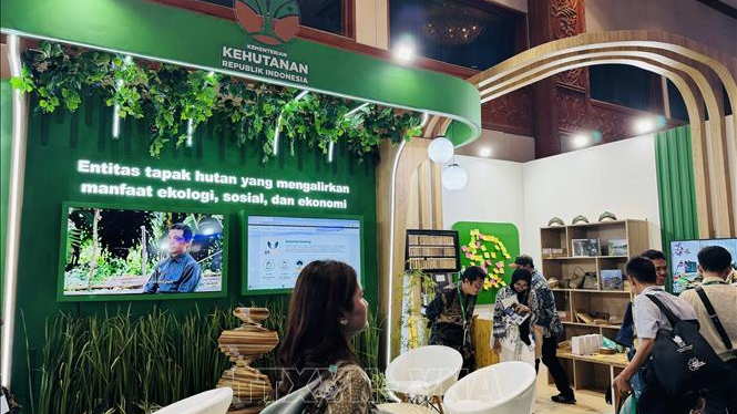 Triển l&atilde;m c&ocirc;ng nghệ v&agrave; s&aacute;ng kiến xanh tại Indonesia