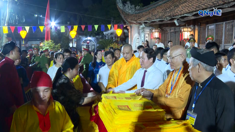 Lễ khai ấn và ban ấn Đền Kiếp Bạc (Hải Phòng)