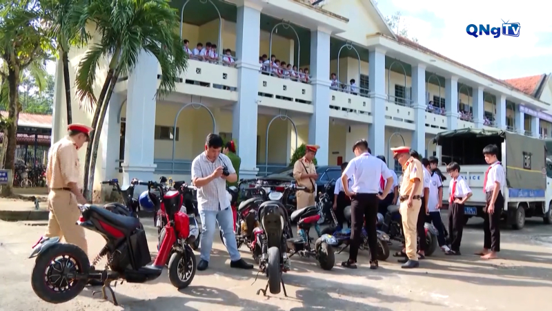Nguy cơ mất an toàn giao thông từ xe đạp điện độ, chế trong học đường