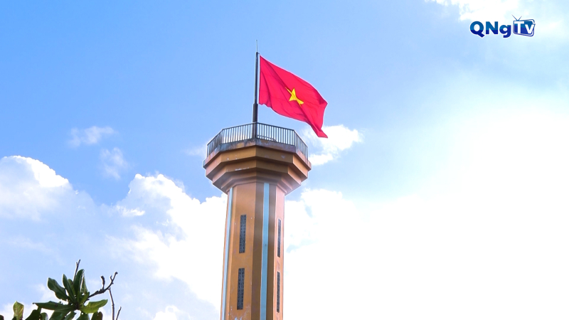 Bộ Tư lệnh V&ugrave;ng Cảnh s&aacute;t biển 2 tổ chức ch&agrave;o cờ tr&ecirc;n đảo L&yacute; Sơn