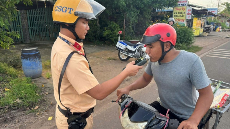 Gần 2.000 trường hợp vi phạm nồng độ cồn trong 2 giờ kiểm tra trên toàn quốc