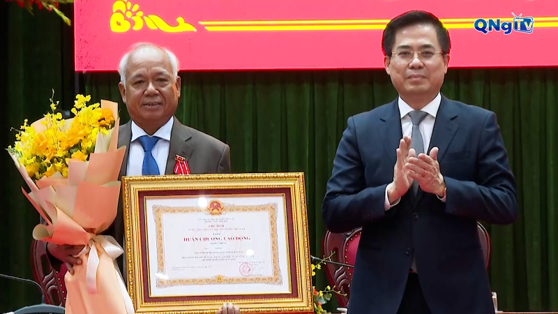 Trao tặng Huân chương Lao động hạng Nhất