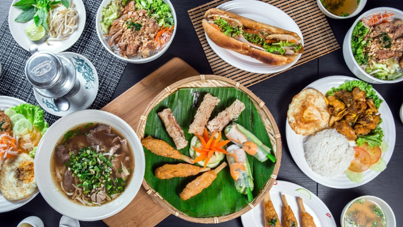 Việt Nam lọt top 4 quốc gia có nền ẩm thực hấp dẫn nhất thế giới năm 2025 