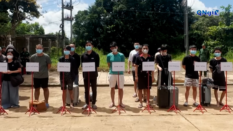 Tiếp nhận 15 công dân từ Campuchia