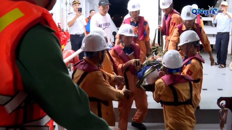 Cấp cứu ngư dân Đà Nẵng gặp nạn trên biển