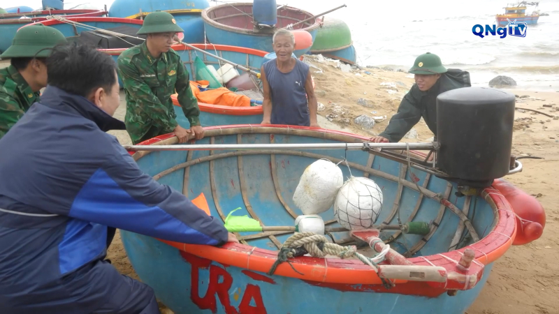 Người dân chủ động phòng, tránh bão số 12