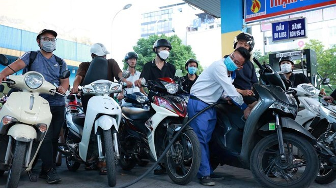 Giá xăng dầu đồng loạt giảm