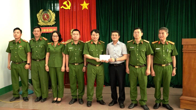 Khen thưởng lực lượng Công an xã Đăk Hà