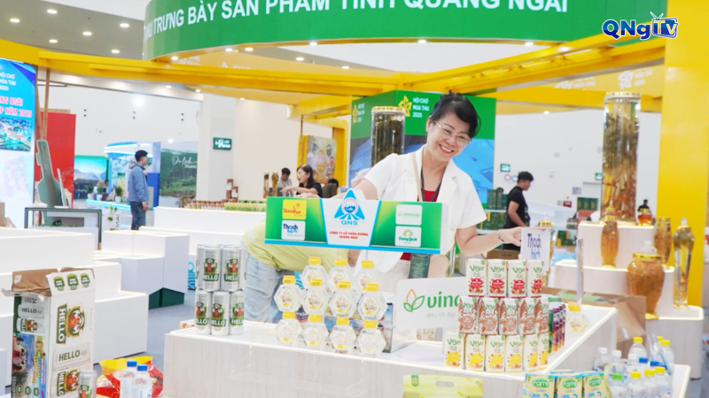 Quảng Ng&atilde;i quảng b&aacute; văn ho&aacute; v&agrave; sản phẩm ti&ecirc;u biểu tại Hội chợ M&ugrave;a Thu năm 2025