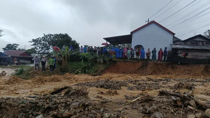 Gần 450 hộ dân ở Quảng Ngãi bị cô lập
