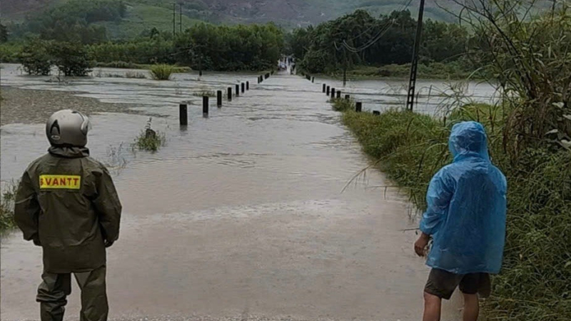 Xã Tây Trà Bồng cho học sinh nghỉ học