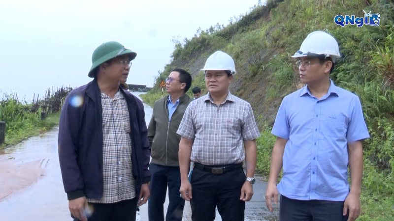 Kiểm tra công tác khắc phục hậu quả mưa lũ tại xã xốp