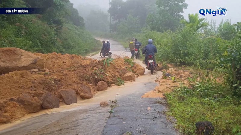 Mưa lớn g&acirc;y sạt lở nghi&ecirc;m trọng