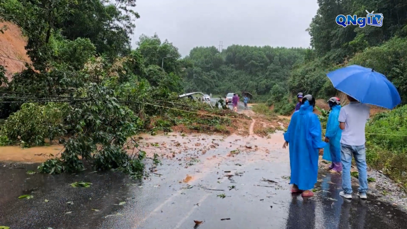 Đà Nẵng khắc phục sạt lở trên tuyến Quốc lộ 14E