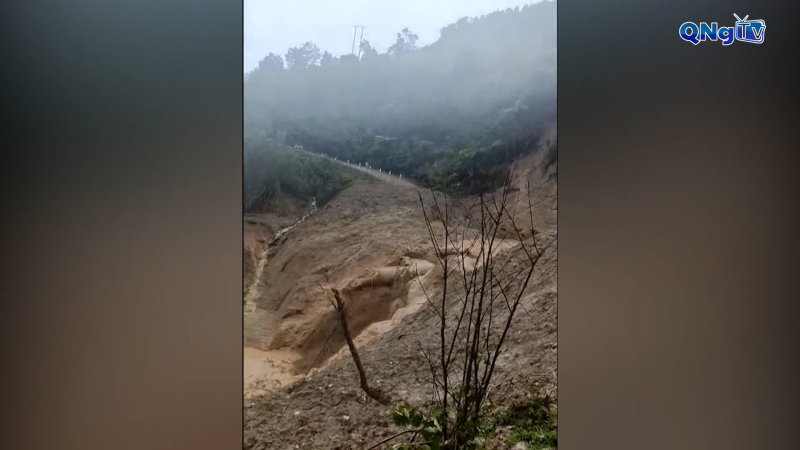 Lũ quét trong đêm, xã Ngọc Linh di dời dân khẩn cấp