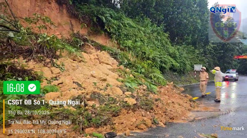 Nhiều tuyến đường tiếp tục bị sạt lở