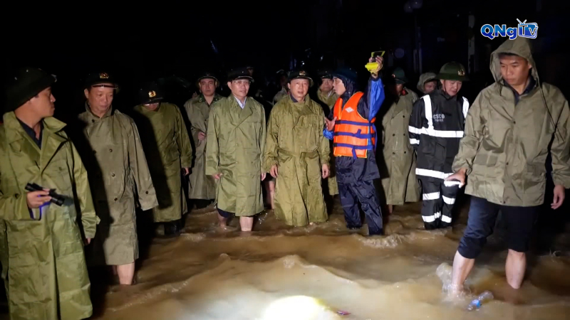 Phó Thủ tướng Trần Hồng Hà kiểm tra công tác ứng phó mưa lũ tại thành phố Huế