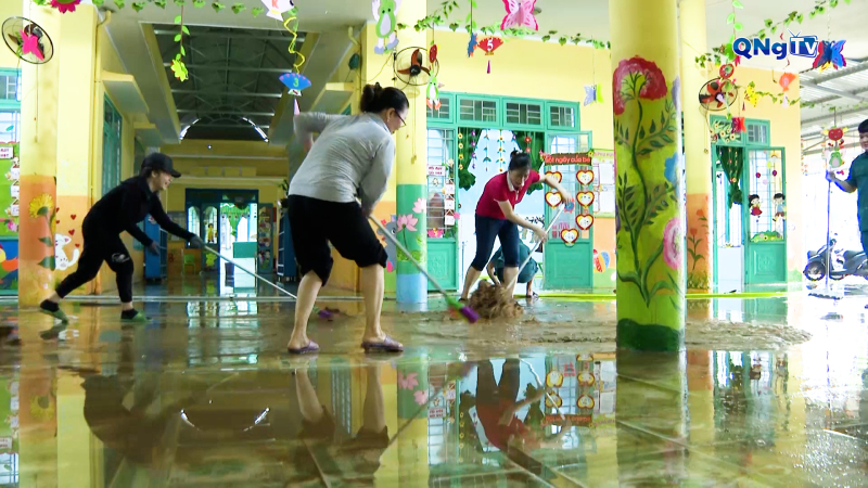 Trường học tập trung khắc phục sau lũ