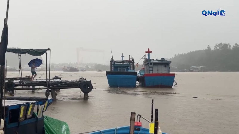 Bộ đội Biên phòng cứu hộ thành công tàu cá trôi dạt