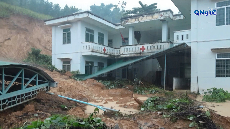 Hơn 2.000 người d&acirc;n x&atilde; T&acirc;y Tr&agrave; bị c&ocirc; lập