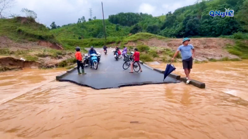 Nhiều tuyến đường giao th&ocirc;ng ở Quảng Trị bị sạt lở, ngập lụt