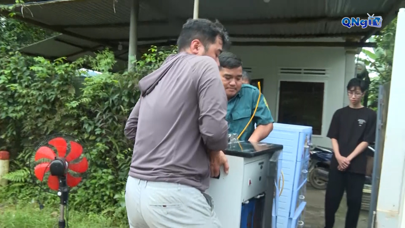 Di dời khẩn cấp người dân dưới chân núi Hà Lềnh