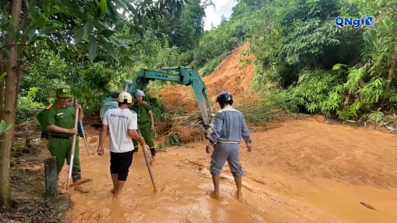 Khẩn trương khắc phục giao thông ở Sơn Tây Thượng