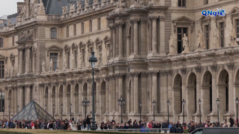 Bắt thêm nhiều đối tượng liên quan vụ trộm tại bảo tàng Louvre