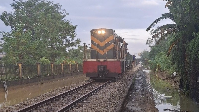 Tuyến đường sắt Bắc - Nam qua TP.Huế đã được khôi phục và thông tuyến.